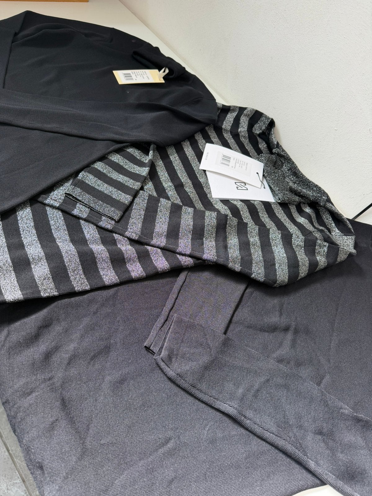 Nikkie truitjes lange mouw mt 38 (M) 2 x zwart 1x met zilver, Ophalen of Verzenden, Nieuw, Maat 38/40 (M), Zwart
