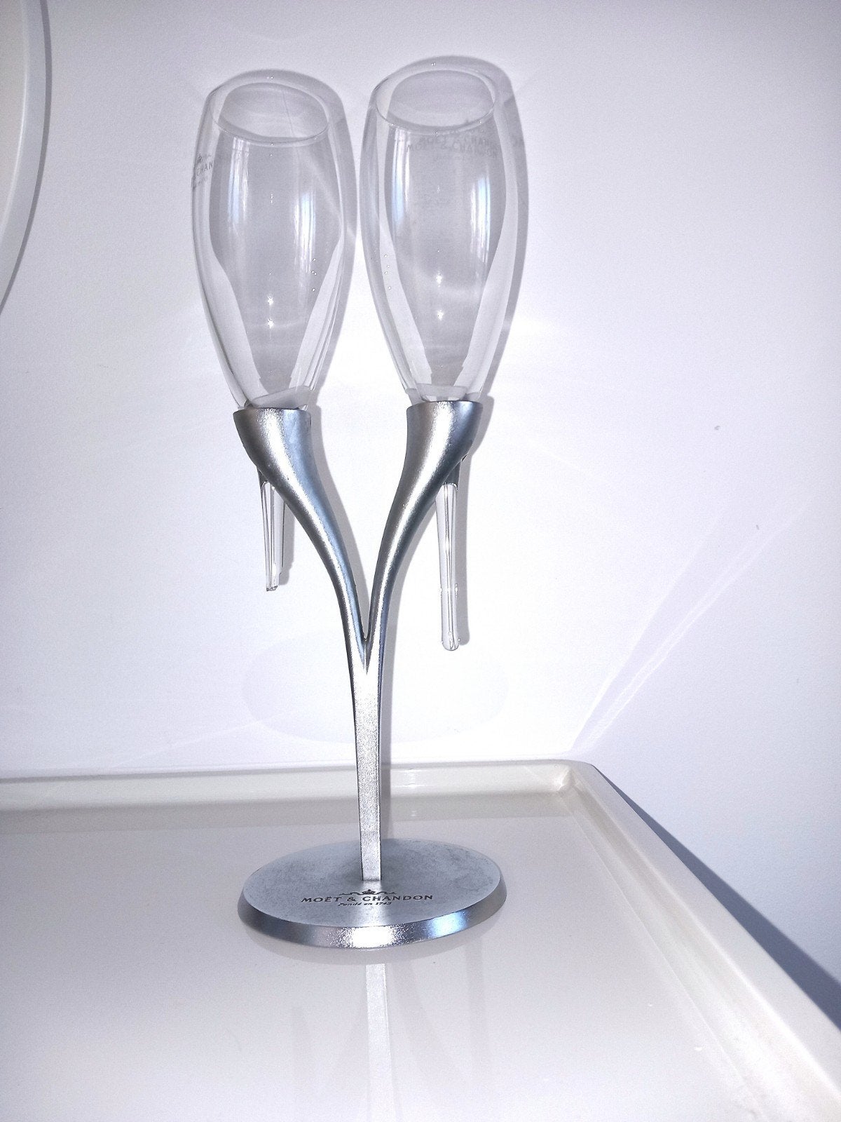 Glazenstandaard met twee glazen van Moët & Chandon, Ophalen of Verzenden, Gebruikt, Overige typen