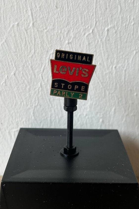 Vintage Levi's Original Stope Parly 2 Pin Speldje, Verzamelen, Ophalen of Verzenden, Zo goed als nieuw, Speldje of Pin, Nvt