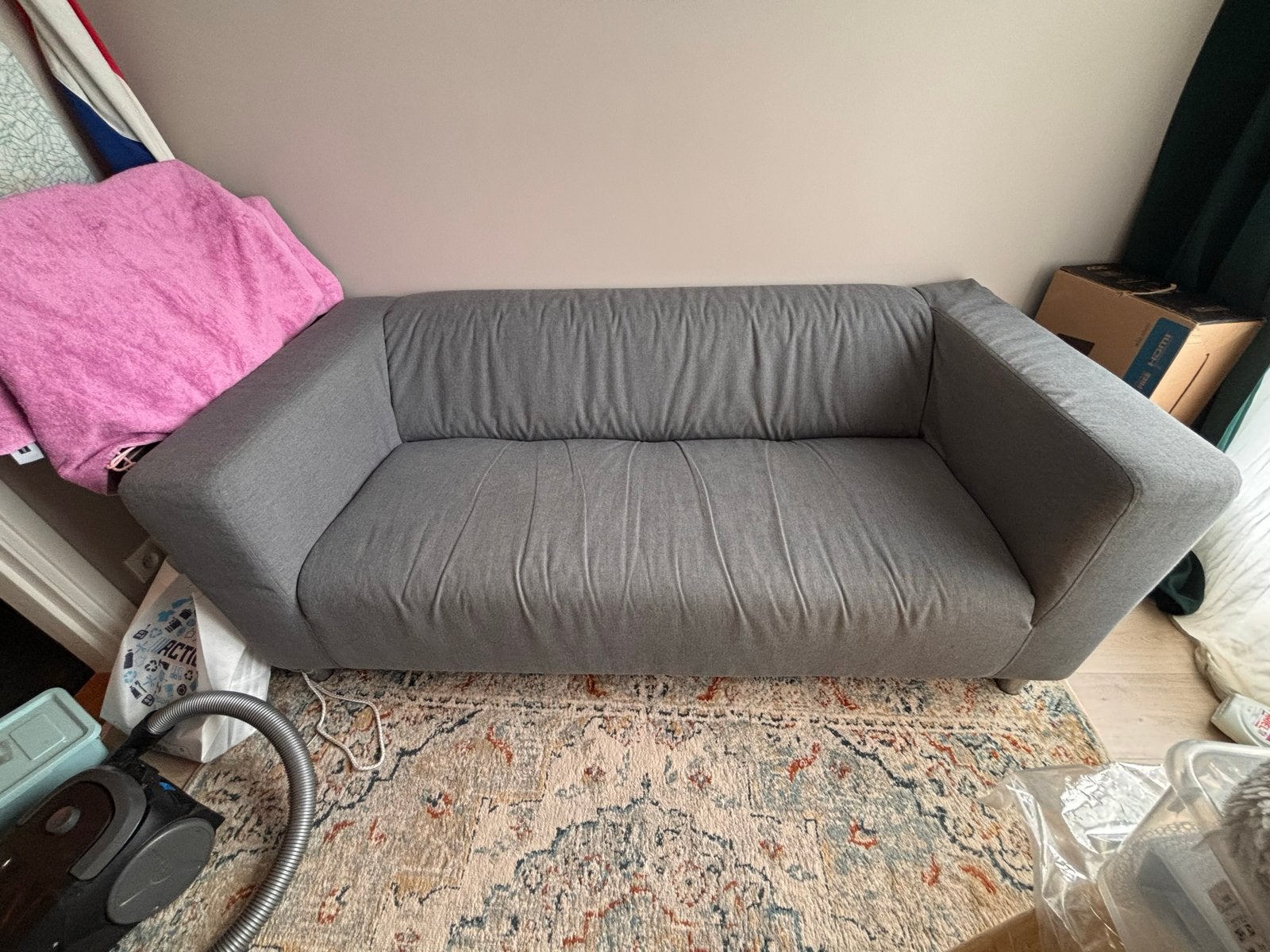 Zo goed als nieuwe grijze IKEA Klippan bank, Huis en Inrichting, Banken | Bankstellen, Ophalen, 150 tot 200 cm, Tweepersoons, 75 tot 100 cm