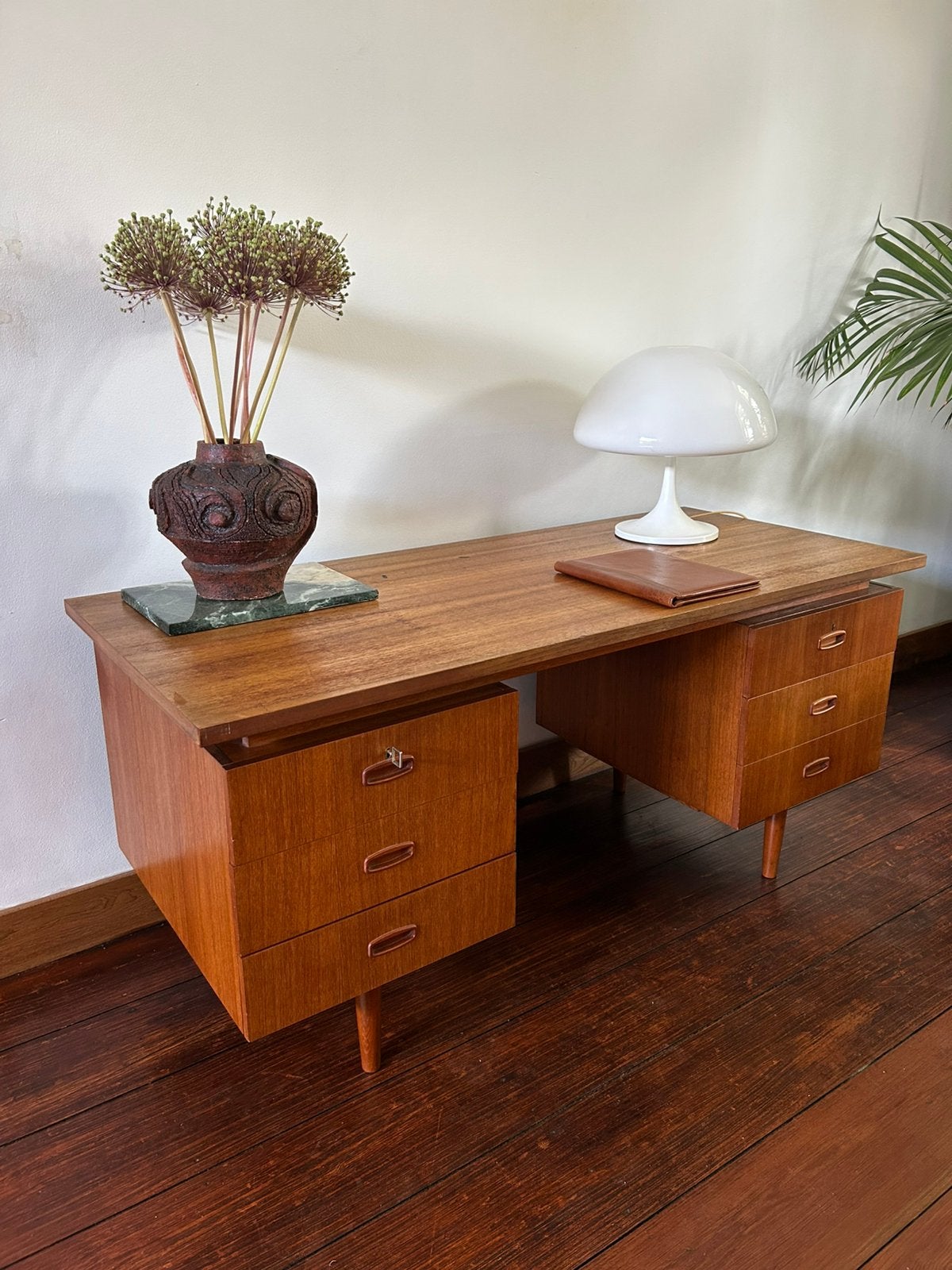 Vintage bureau / directiebureau jaren ’60 Mahjongg, Huis en Inrichting, Bureaus, Ophalen of Verzenden, Zo goed als nieuw