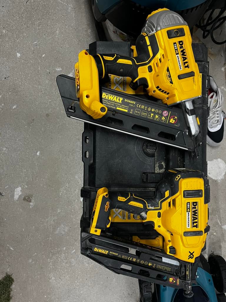 Tacker set dewalt 18v 5 ah, Ophalen, Zo goed als nieuw