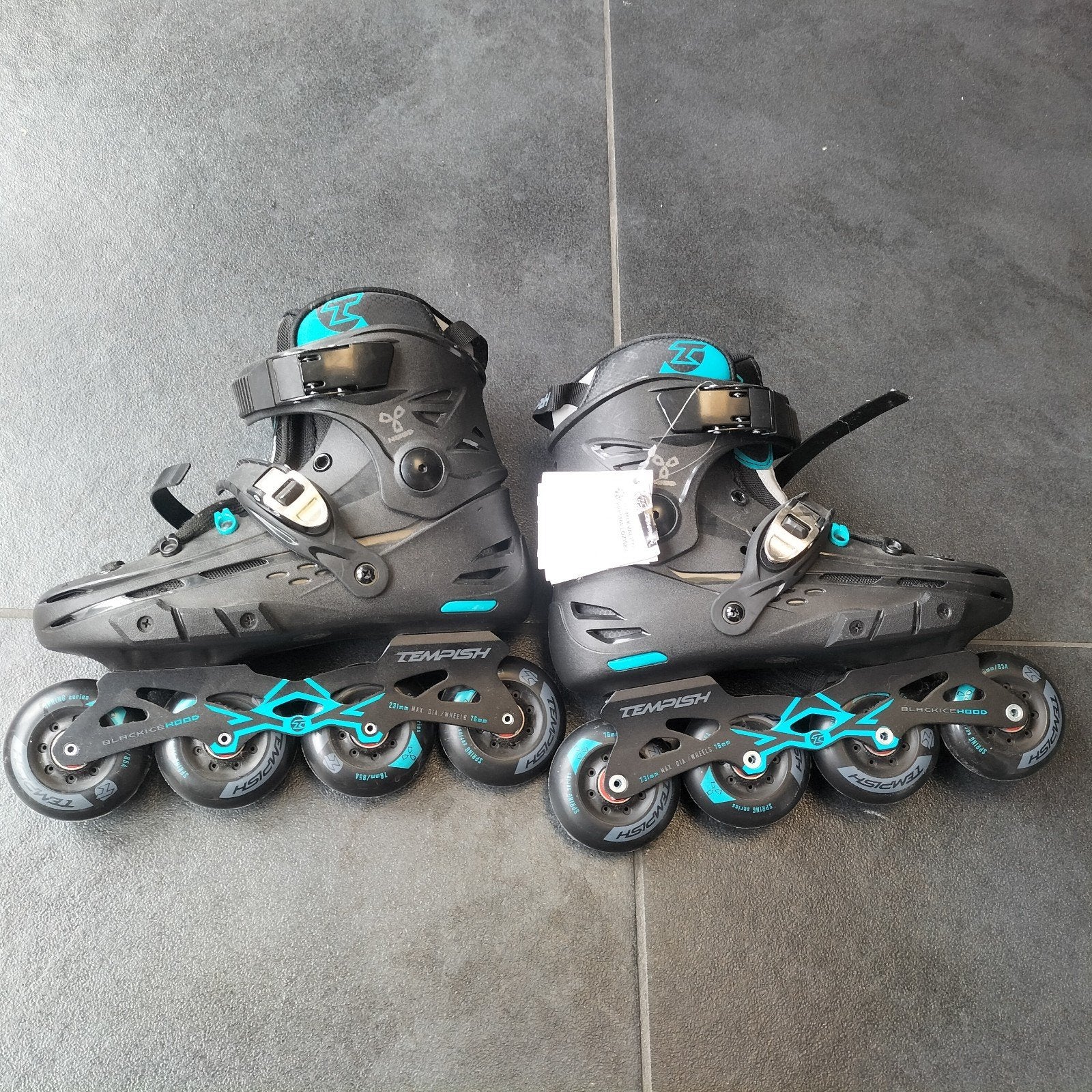 Nieuwe Tempish Black Ice Hood skeelers maat 39, Sport en Fitness, Skeelers, Ophalen of Verzenden