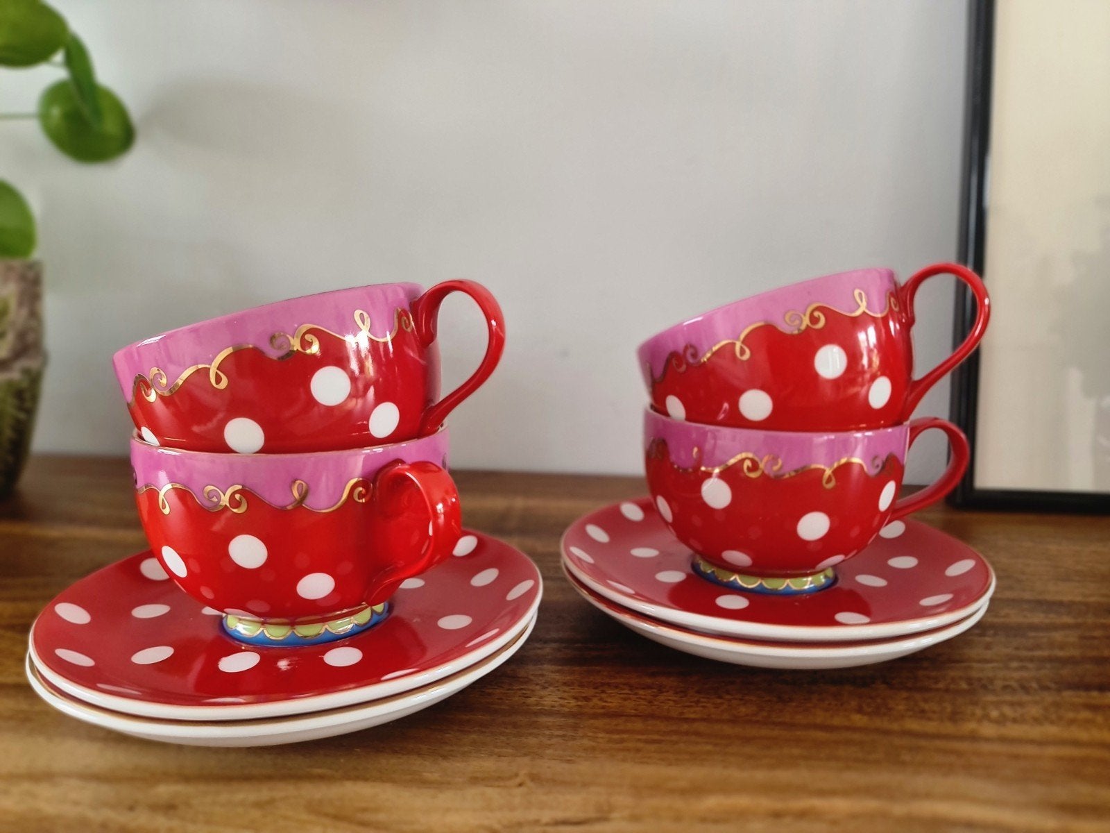 Oilily kopjes set van 4 rood met witte stippen, Keramiek, Ophalen of Verzenden, Zo goed als nieuw, Overige stijlen