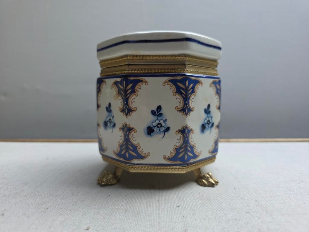 Pot met deksel op klauwen pootjes, Antiek en Kunst, Antiek | Porselein, Ophalen of Verzenden