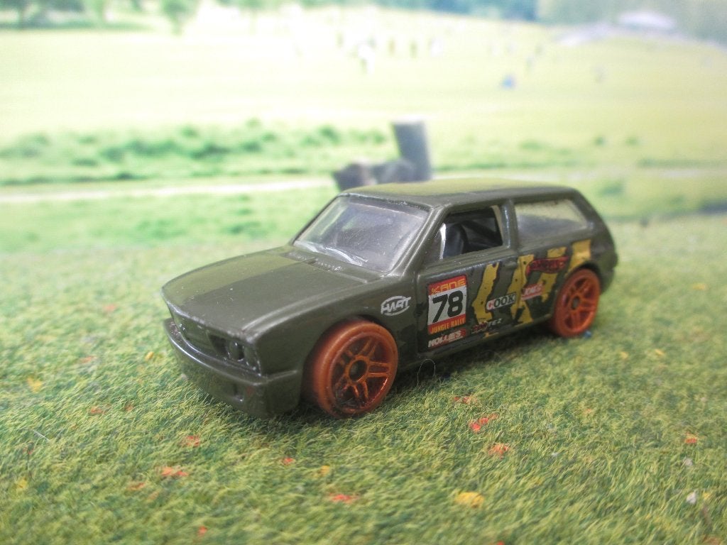 Volkswagen Brasilia Jungle Rallye Hot Wheels 2010, Ophalen of Verzenden, Zo goed als nieuw, Auto