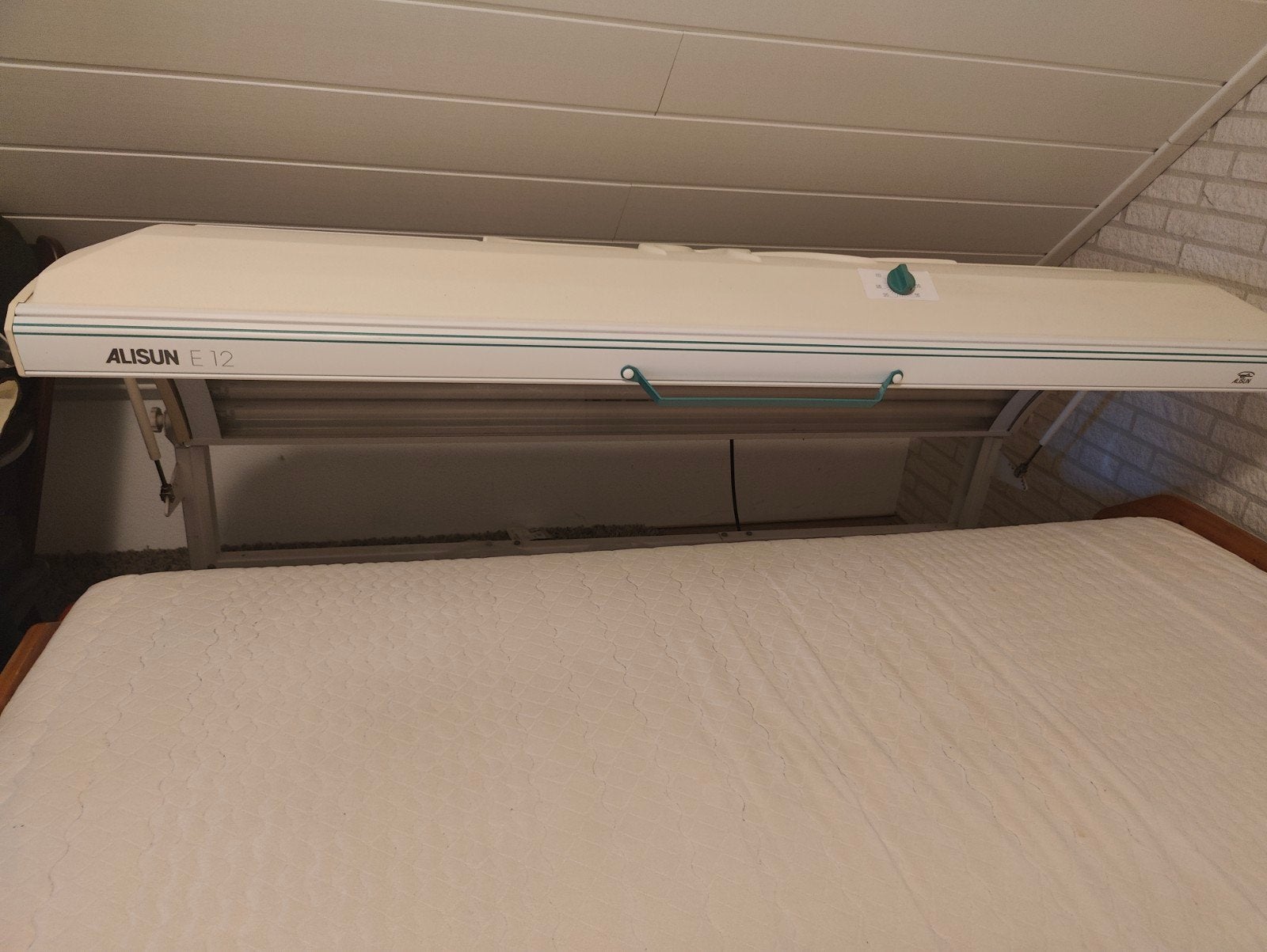 Alisun E 12 Zonnebank Perfect en staat op stevige standaard, Ophalen, Gebruikt, Zonnebank enkelzijdig, 10 tot 15 lampen