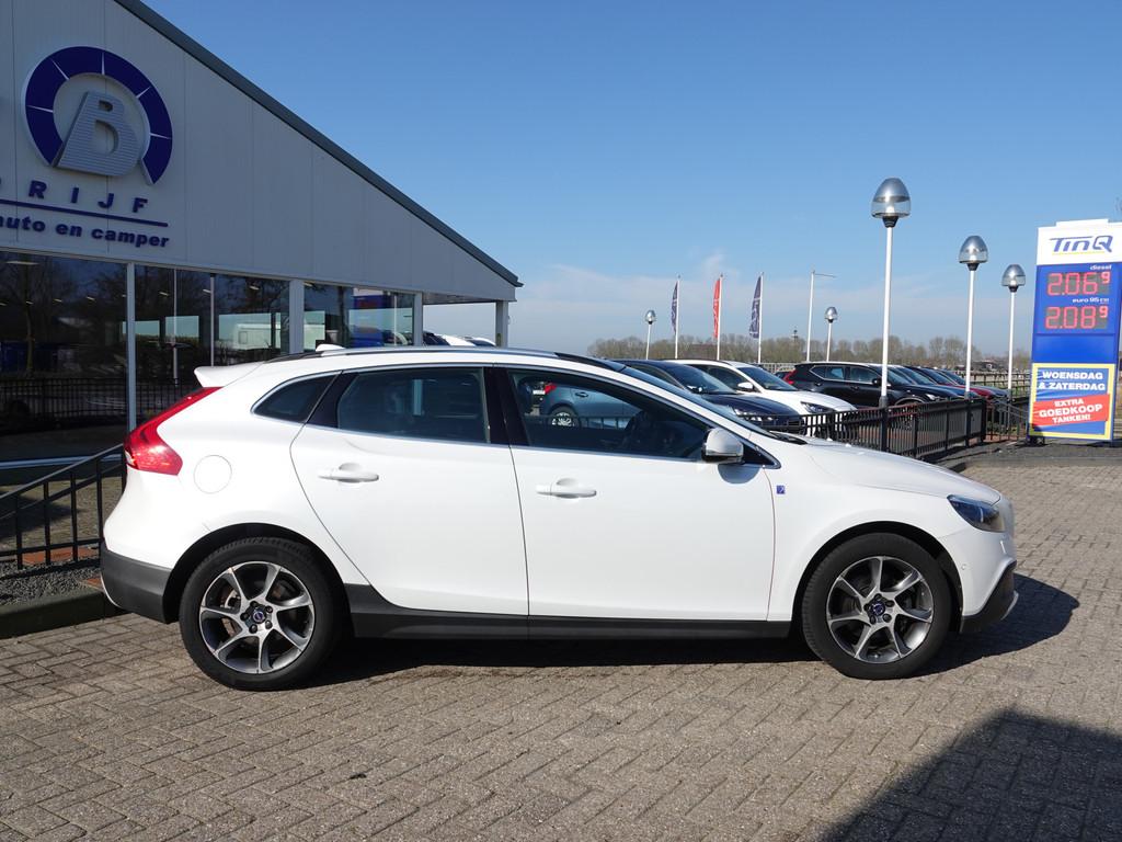 Volvo V40 Cross Country 1.6 T4 180PK Ocean Race PANO | VOL L, Auto's, Volvo, Voorwielaandrijving, Gebruikt, 4 cilinders, 179 pk