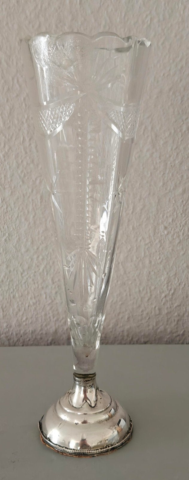 Oude Kristallen Vaas met Zilveren Voet - 26 cm Hoog, Ophalen of Verzenden