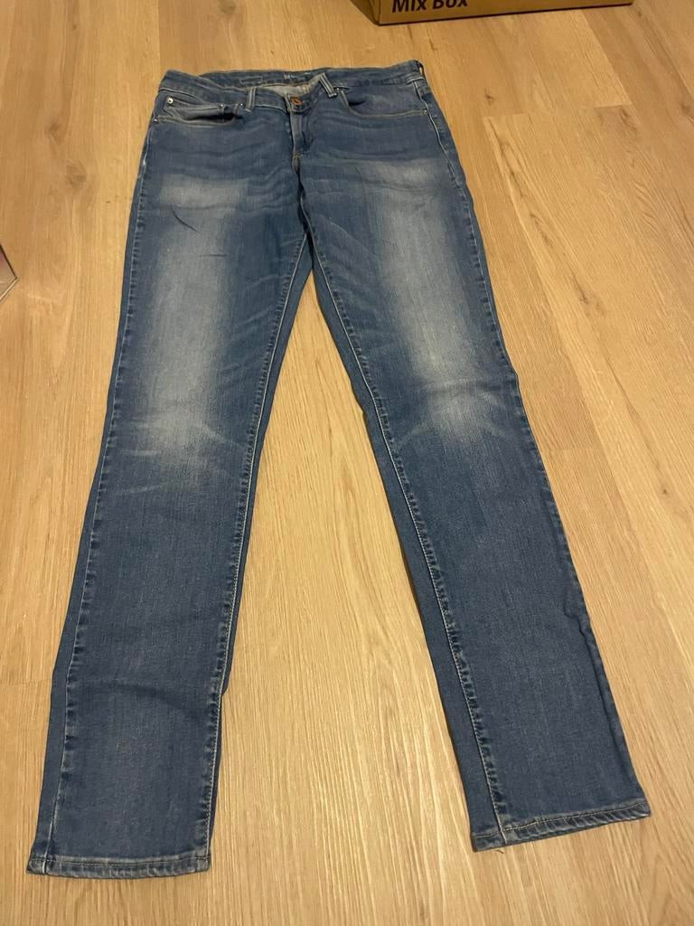 Mooie blauwe Levi's dames jeans - W28/W29 (confectie 36), Ophalen of Verzenden, Zo goed als nieuw, Blauw, W28 - W29 (confectie 36)