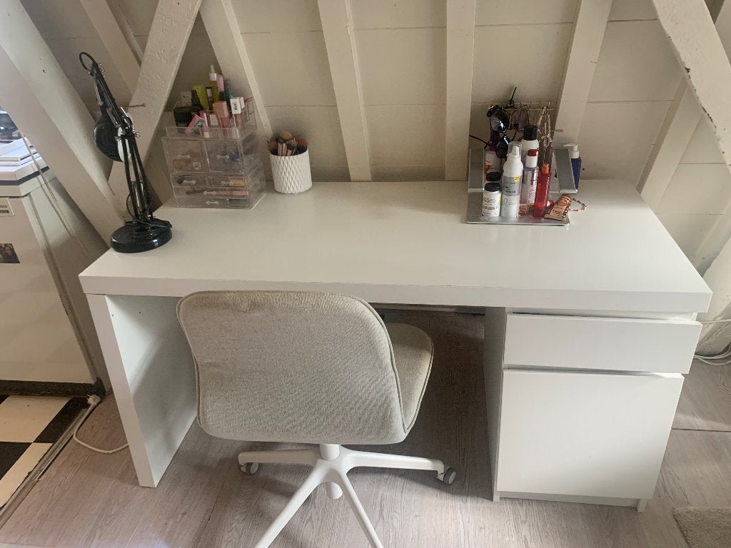 Malm bureau +bureaustoel, Ophalen, Met lades, Zo goed als nieuw, IKEA