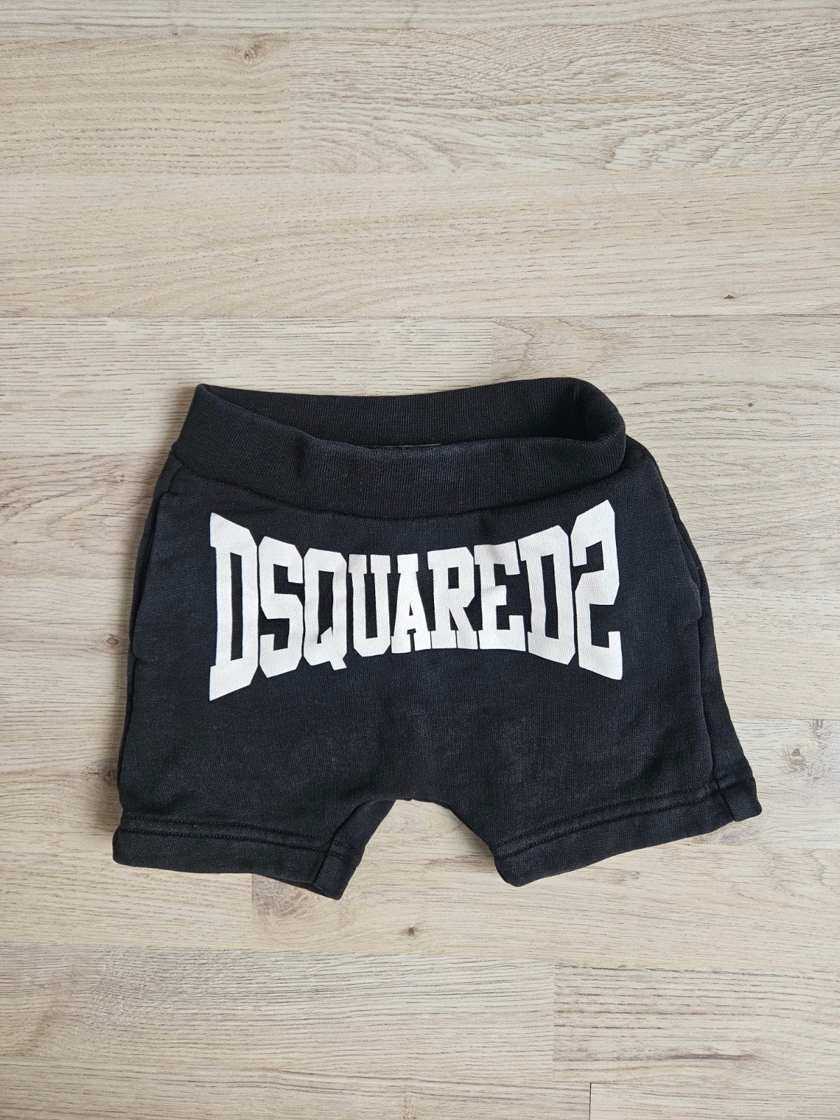 Dsquared2 joggingstof korte broeken ( valt groter(, Broekje, Dsquared2, Ophalen of Verzenden, Zo goed als nieuw