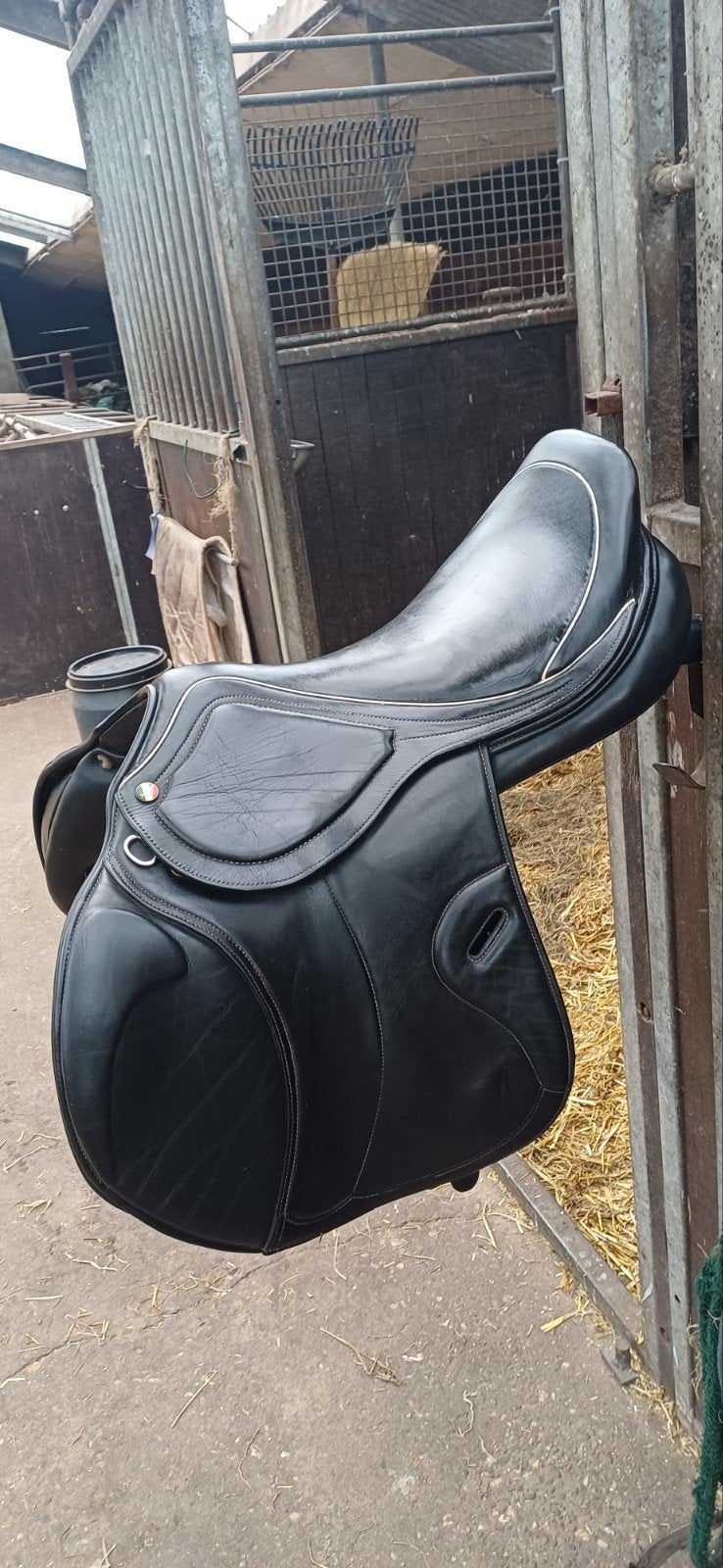 Arturo springzadel 17.5 inch MW boom, Dieren en Toebehoren, Ophalen, L (17.5 inch), Overige merken, Inclusief zadelhoes