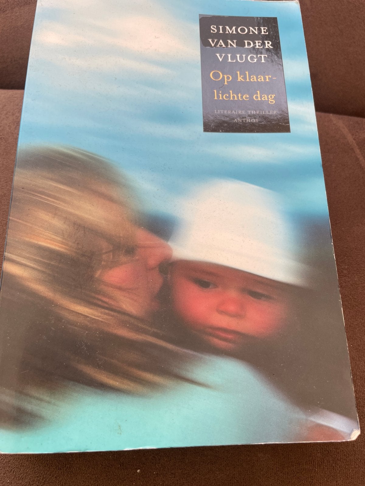 Simone van der Vlugt - Op klaarlichte dag, Boeken, Ophalen of Verzenden, Gelezen, Nederland