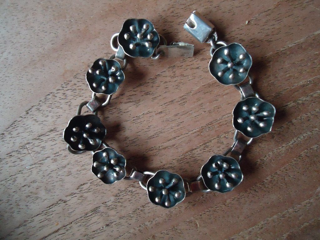 mooie echt zilveren aparte bloemetjes armband gezwart zilver, Ophalen of Verzenden, Zo goed als nieuw, Zilver, Zilver