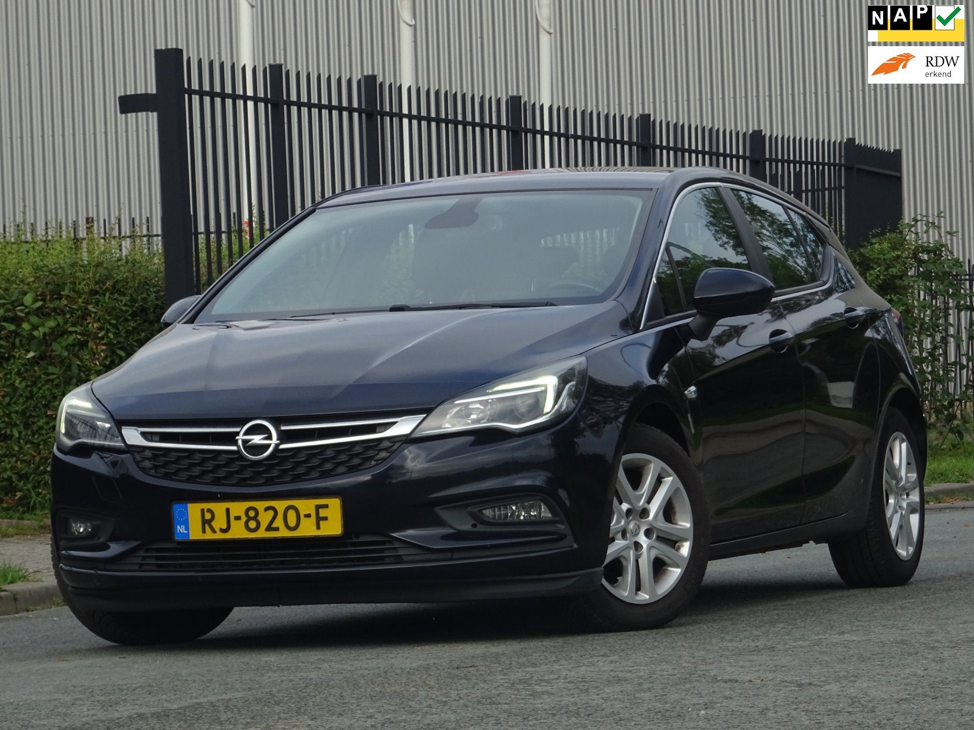 Opel Astra 1.6 CDTI Business+ NAP/CARPLAY/NAVI/AC/CRUISE/PDC, Auto's, Voorwielaandrijving, Dealer onderhouden, Gebruikt, Euro 6
