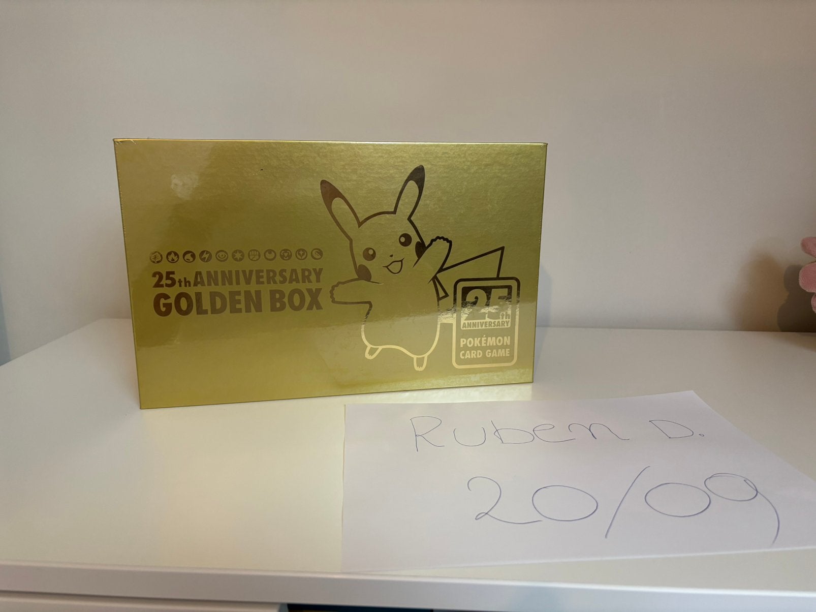 Pokémon 25th anniversary golden box sealed, Hobby en Vrije tijd, Ophalen of Verzenden, Zo goed als nieuw, Overige typen, Foil