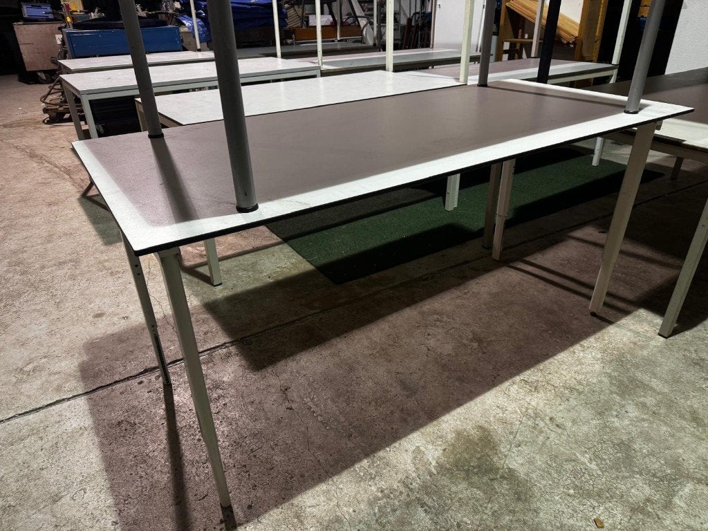 Kantoor-kantinetafel met Trespa blad, Ophalen