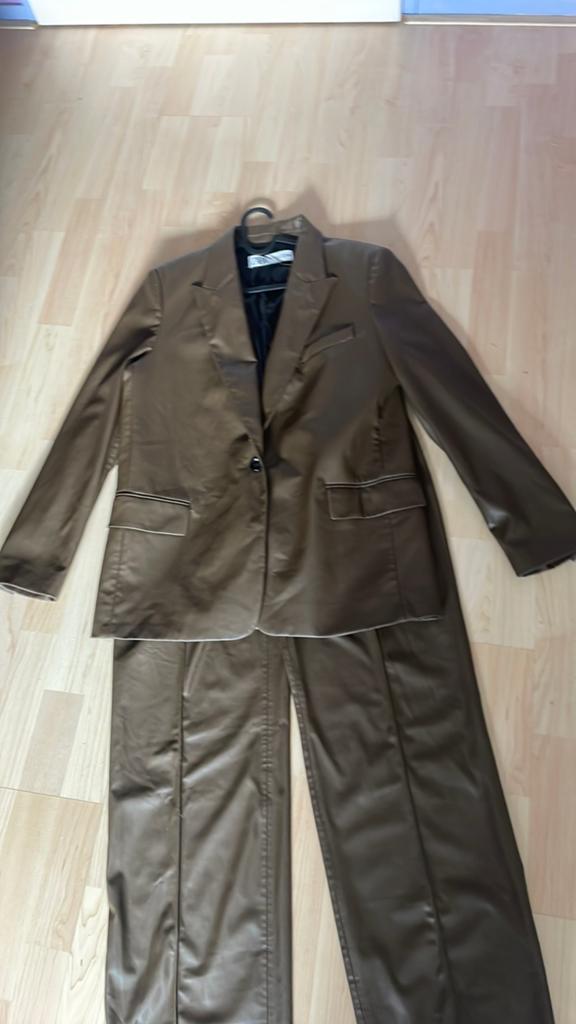 Nieuw bruin inmitatie leer kostuum maat L Zara, Ophalen of Verzenden, Nieuw, Maat 42/44 (L), Bruin