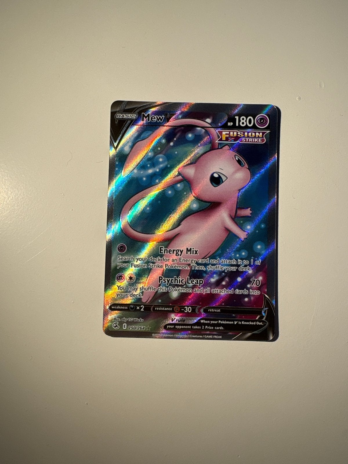 Mew V 250/264 Full Art - Fusion Strike Pokémon Kaart, Hobby en Vrije tijd, Ophalen of Verzenden, Zo goed als nieuw, Losse kaart
