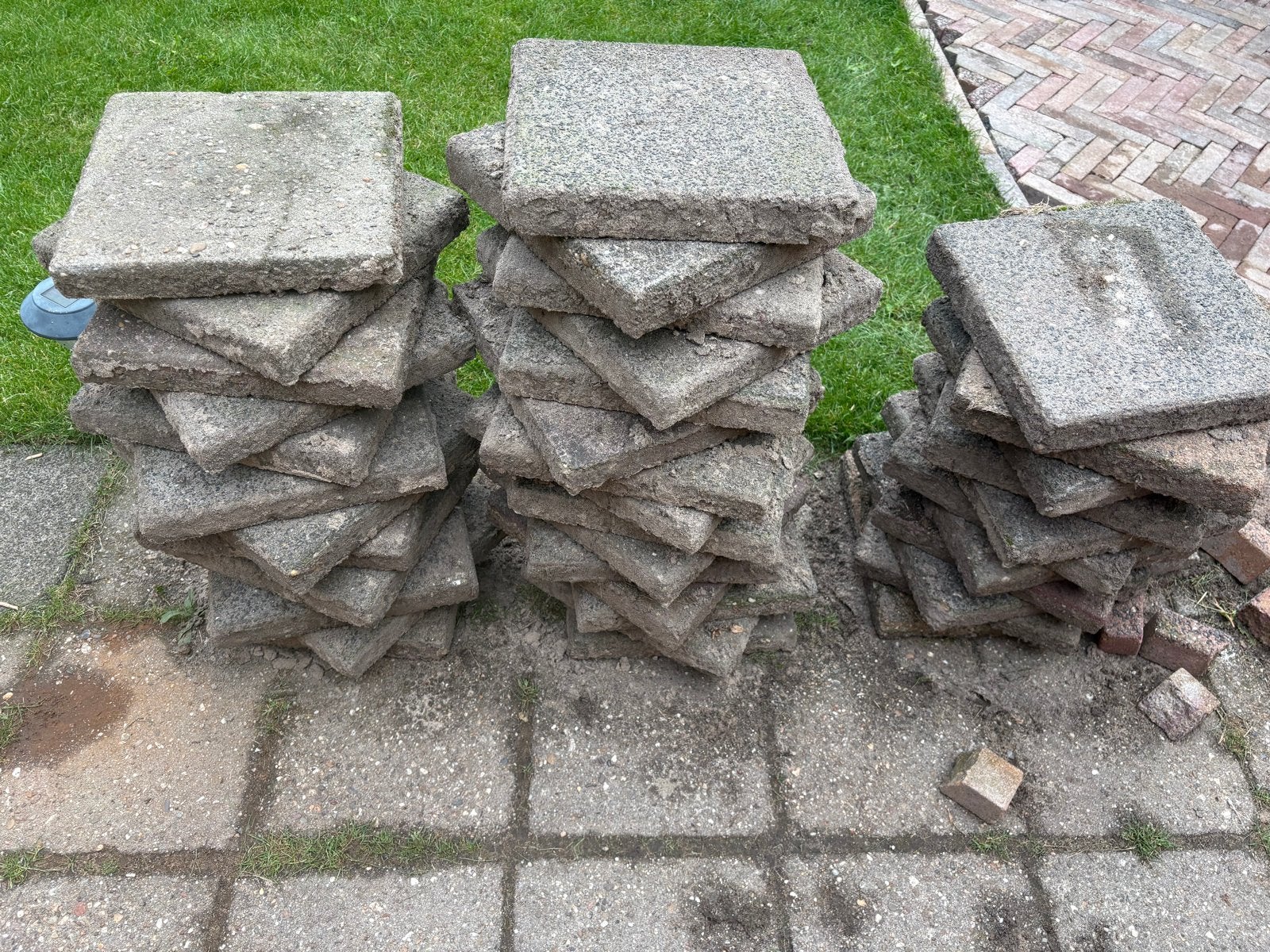 Gratis Gebruikte terrastegels - 30x30 cm, Ophalen, Gebruikt, 10 m² of meer, Beton
