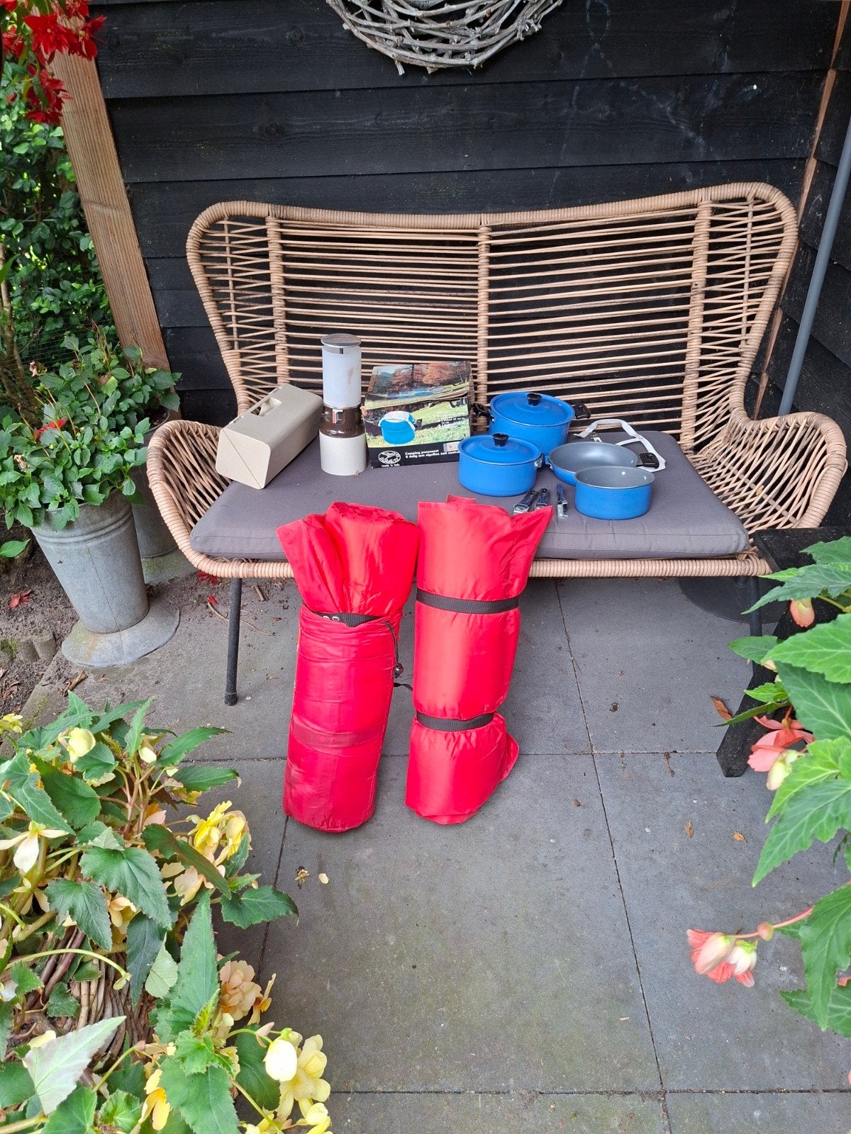 Kampeer beginnersset pannenset lamp matjes, Ophalen