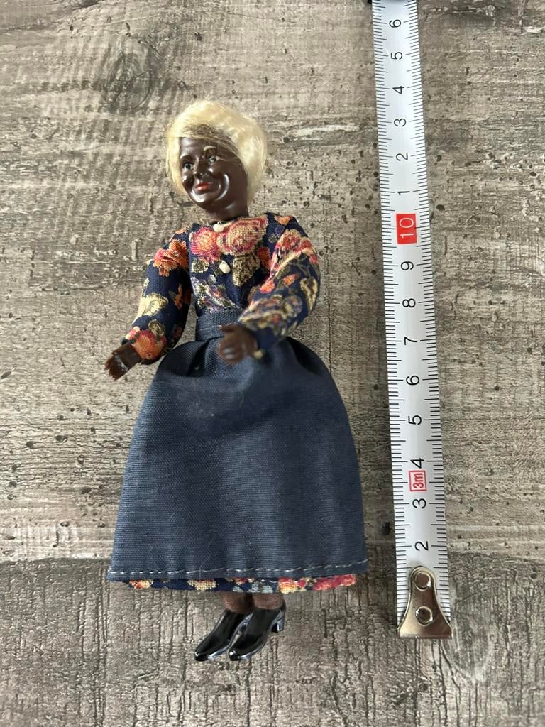 Donker gekleurd Caco (Canzler) oma popje, Verzamelen, Poppenhuizen en Toebehoren, Ophalen of Verzenden, Zo goed als nieuw, Popje