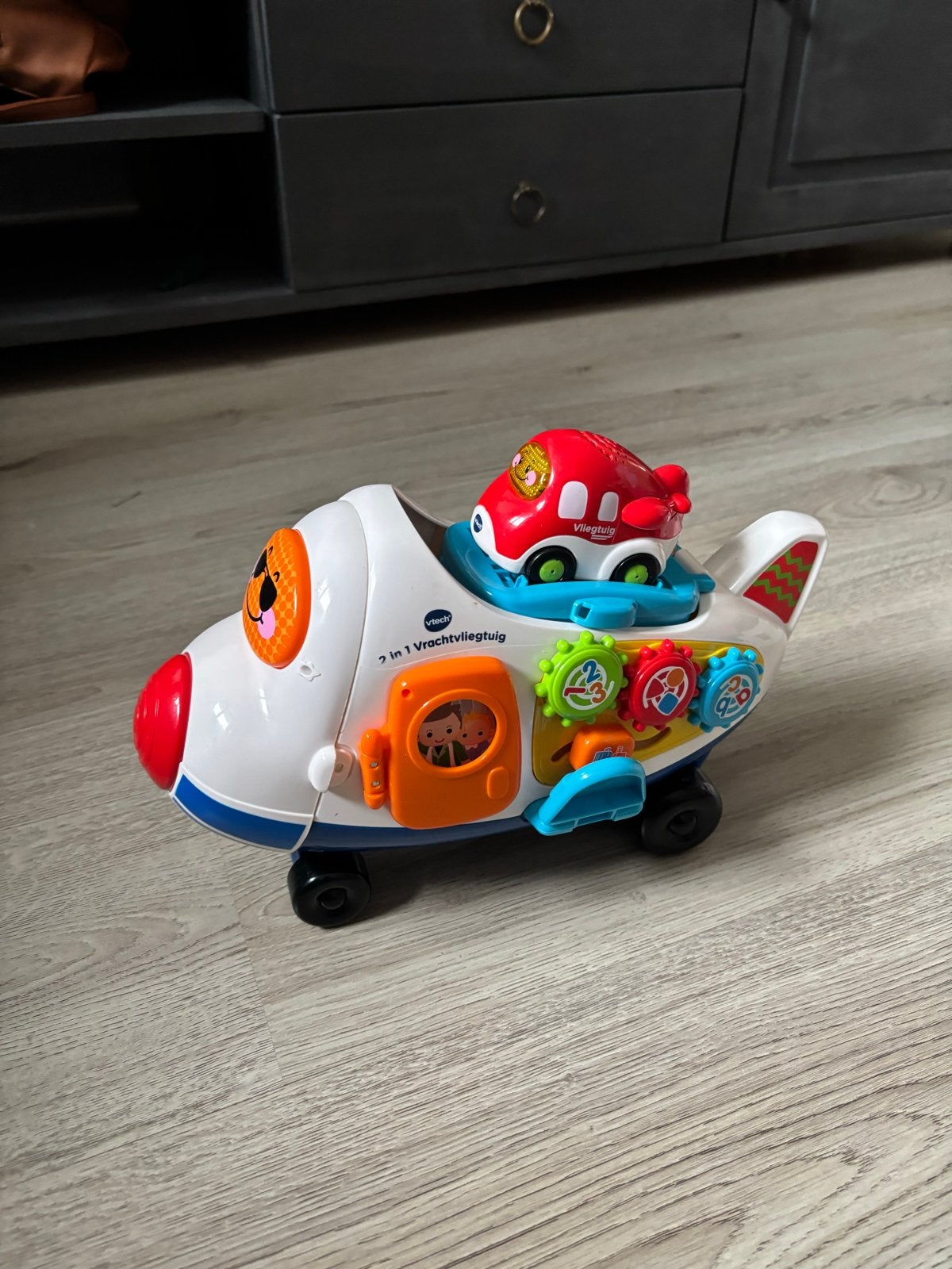 VTech Toet Toet Auto's Vrachtvliegtuig met auto, Kinderen en Baby's, Ophalen, Zo goed als nieuw, 6 maanden tot 2 jaar