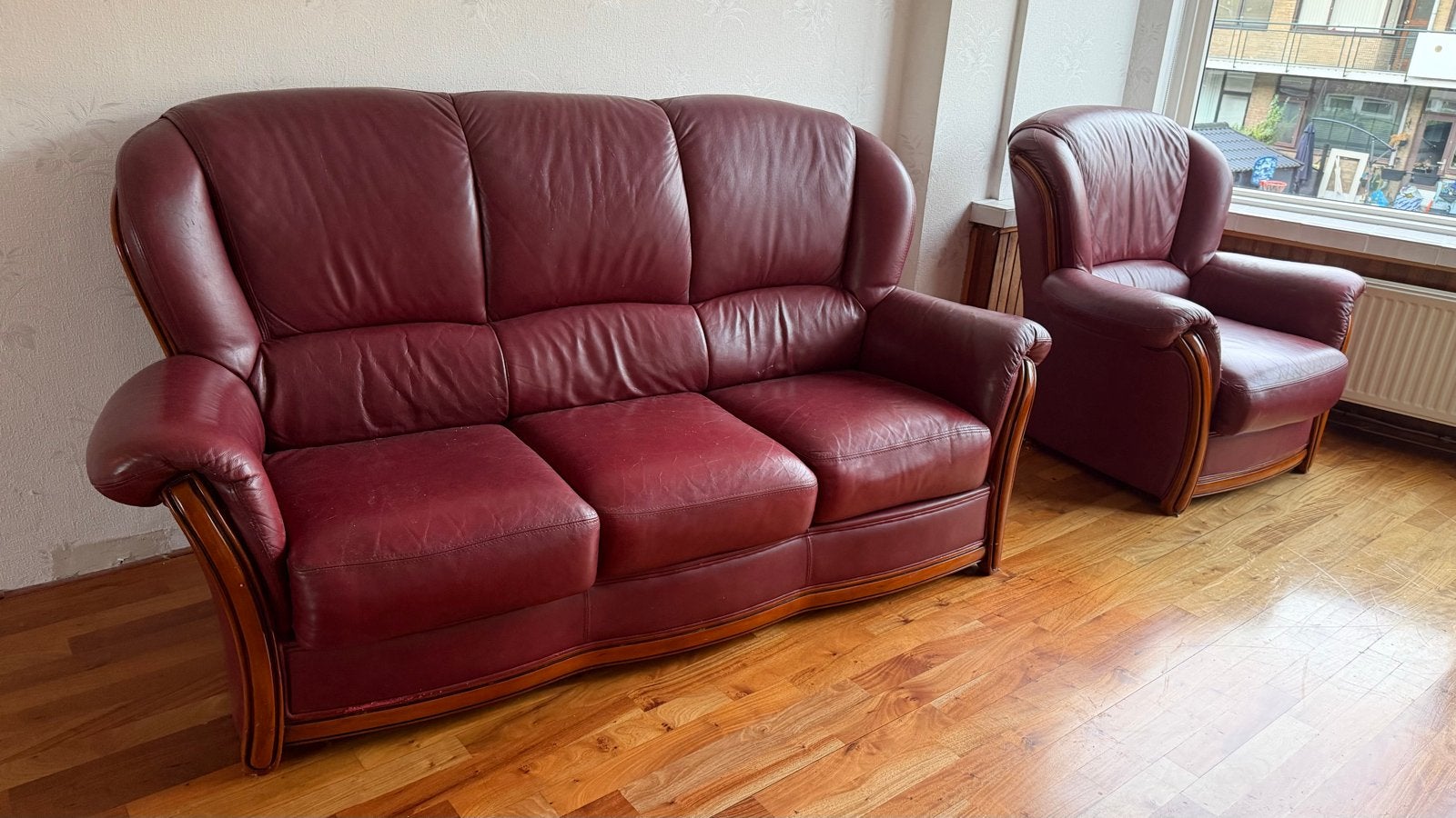 Gratis! Leren bank en fauteuil set - Klassiek rood, Ophalen, Gebruikt, Driepersoons, Rechte bank