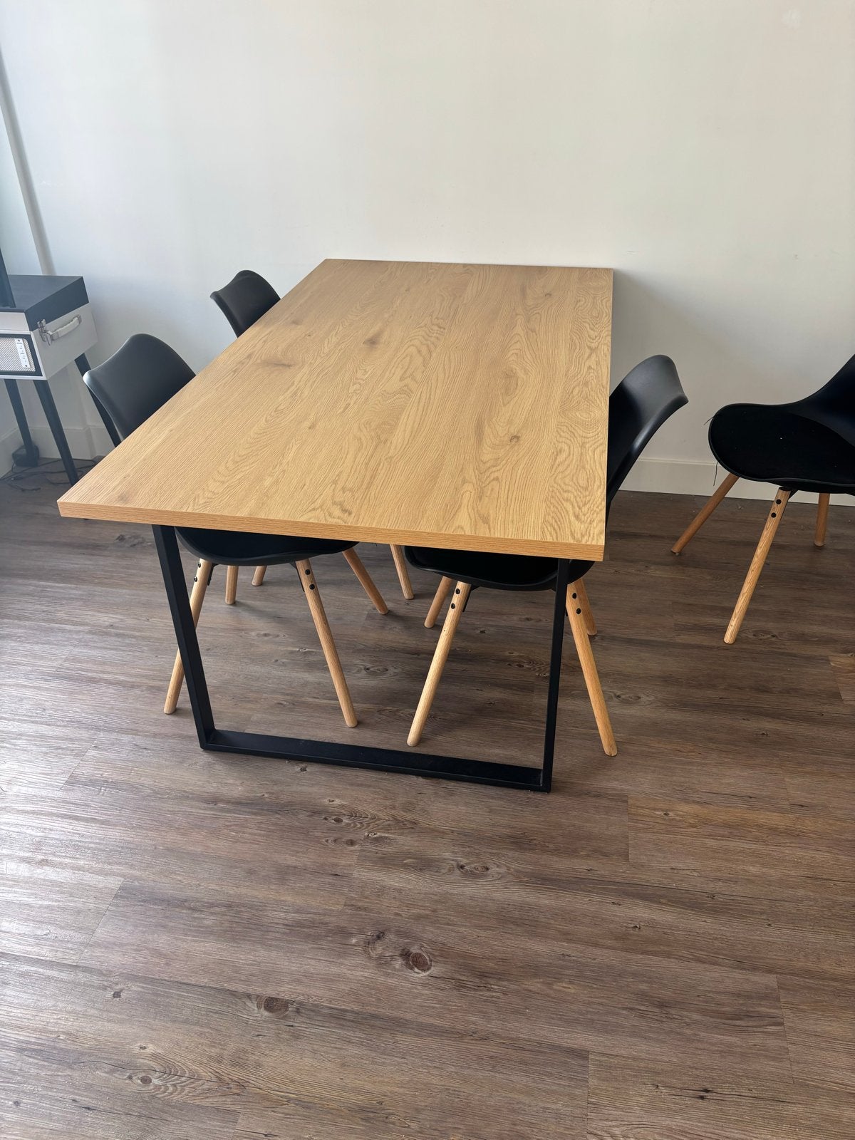 Eikenhouten eettafel met zwart metalen onderstel, Ophalen, Eikenhout, 50 tot 100 cm, Zo goed als nieuw
