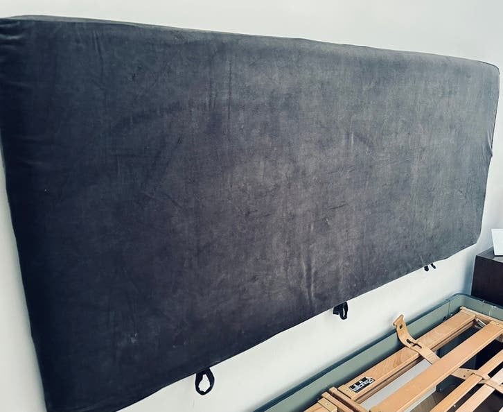 Kave home hoofdbord VTwonen donkergrijs suede + boucle hoes, Huis en Inrichting, Ophalen, Tweepersoons, Zo goed als nieuw, Stof
