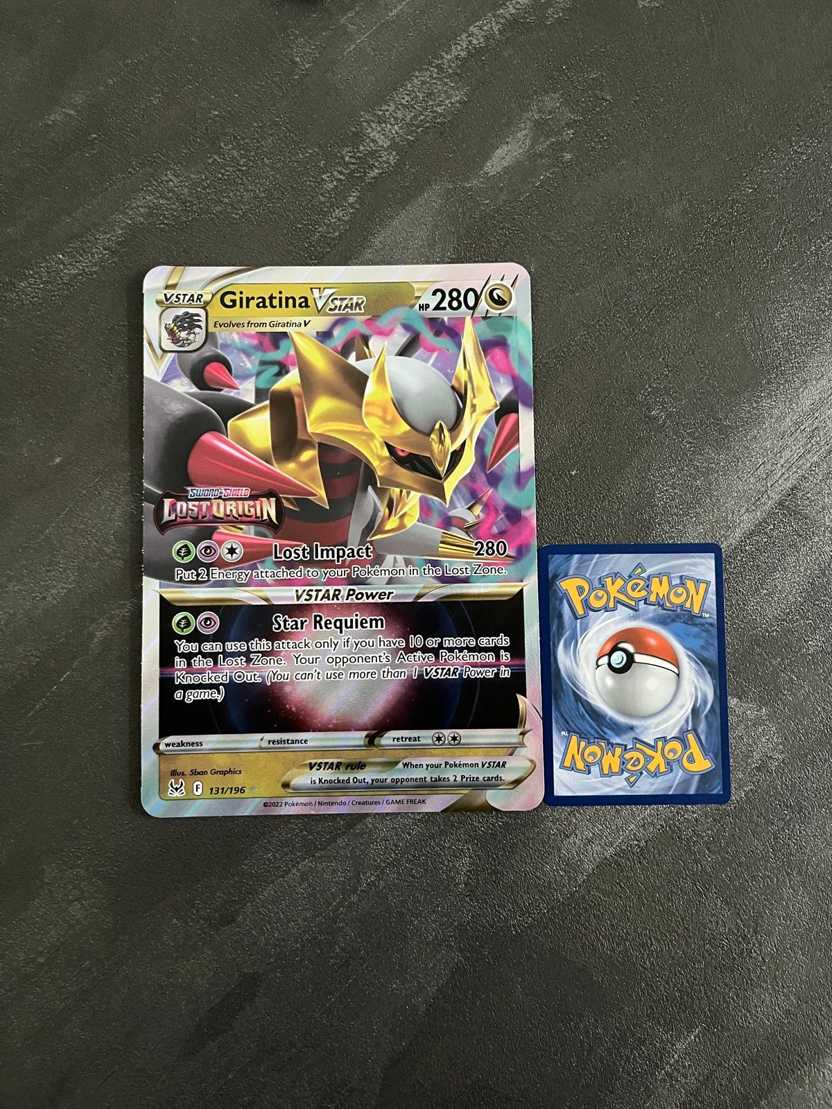Grote Giratina VSTAR Pokémon kaart, Ophalen of Verzenden, Zo goed als nieuw, Losse kaart