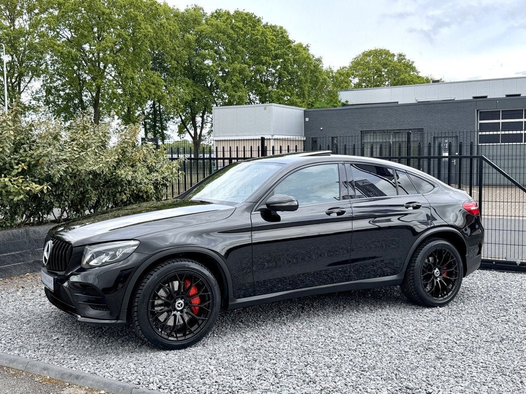 Mercedes-Benz GLC Coupé 250 4MATIC AMG Schuifdak|360Camera|, Gebruikt, 4 cilinders, Met garantie (alle), Zwart