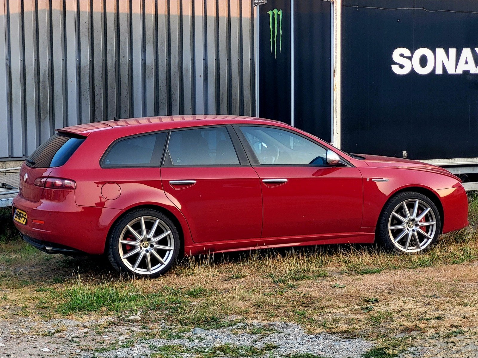 Alfa Romeo 159 2.4 Jtdm 20V SW 2008 Rood, Auto's, Alfa Romeo, Voorwielaandrijving, Zwart, 197 €/maand, 1655 kg