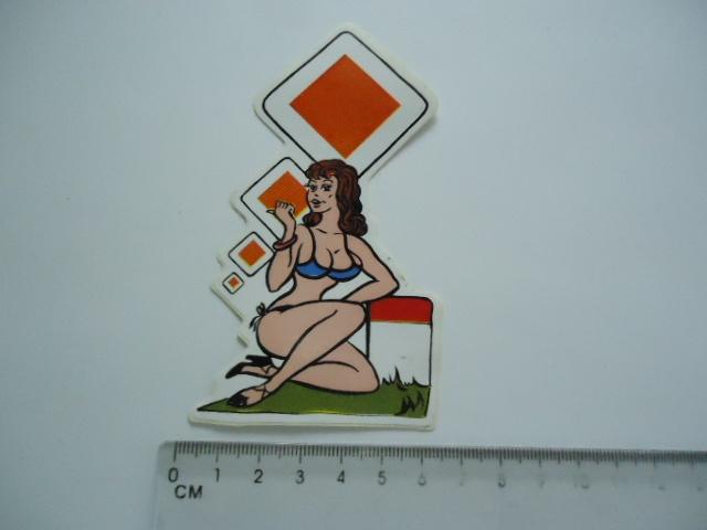 sticker oud Verkeer pinup strip pop art pin up kermis, Verzamelen, Verzenden, Zo goed als nieuw, Bedrijf of Vereniging