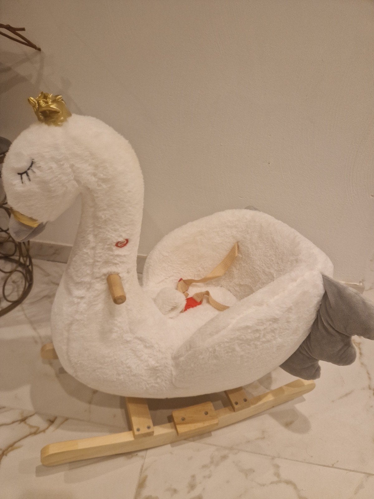 Schattige Witte Zwaan Schommelstoel voor Baby's en Peuters, Ophalen, Zo goed als nieuw, Jongen of Meisje