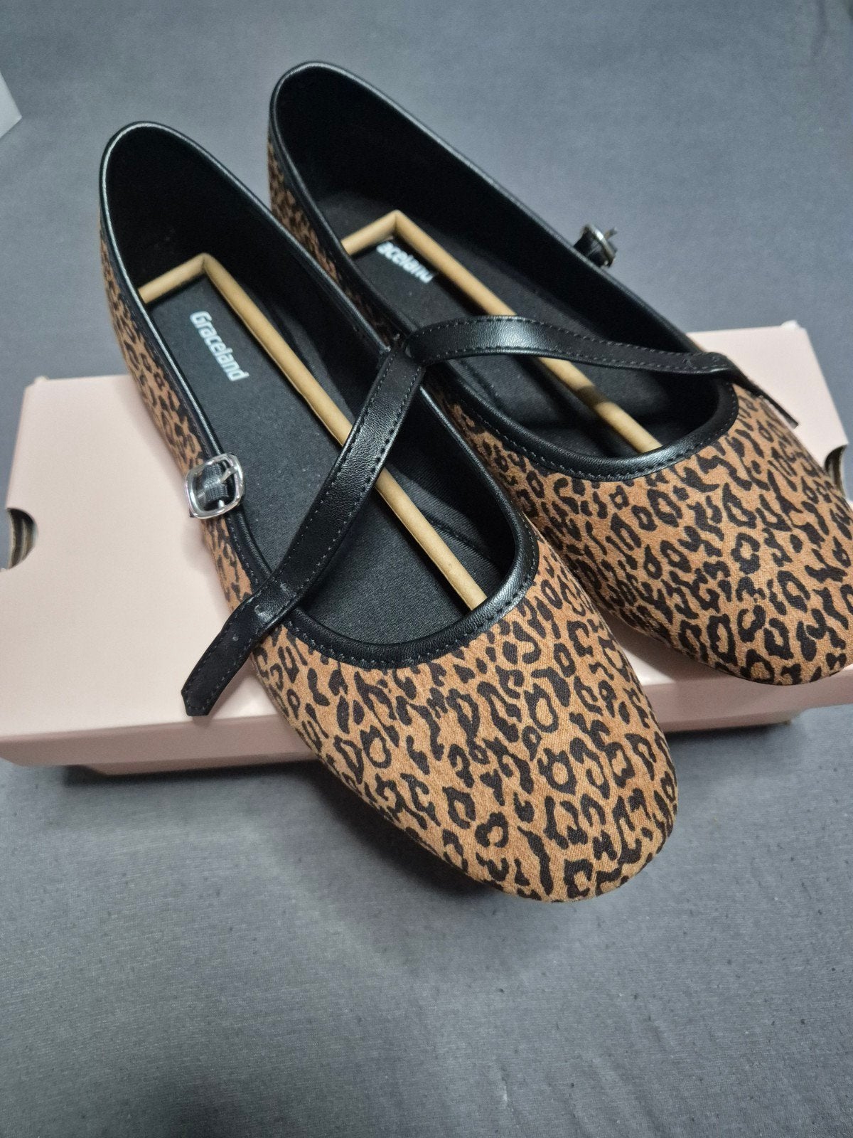 Nieuw in doos ballerina  leopard mt 39 met riempje, Kleding | Dames, Schoenen, Ophalen, Nieuw