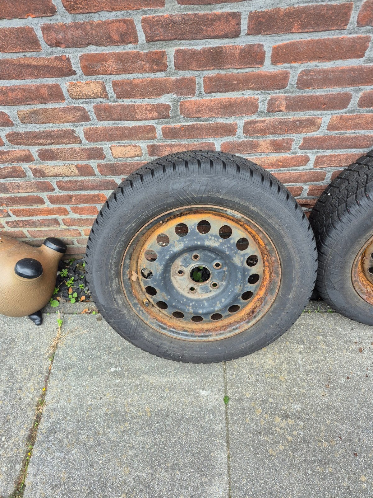 Viking winterbanden op 5-gaats velgen, 2 jaar oud, Ophalen, Gebruikt, 16 inch, Banden en Velgen