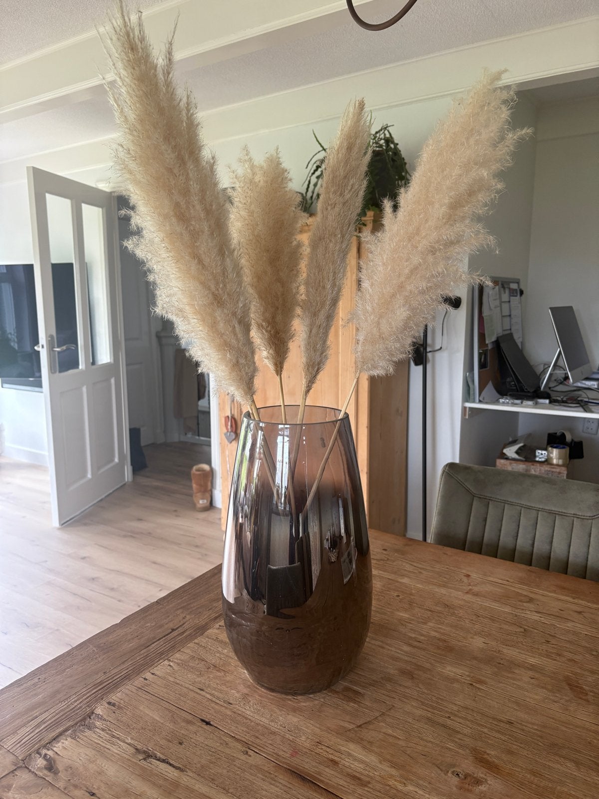 Grote glazen vaas met pampas pluimen, 40cm hoog, Ophalen, Gebruikt, Overige kleuren, Glas