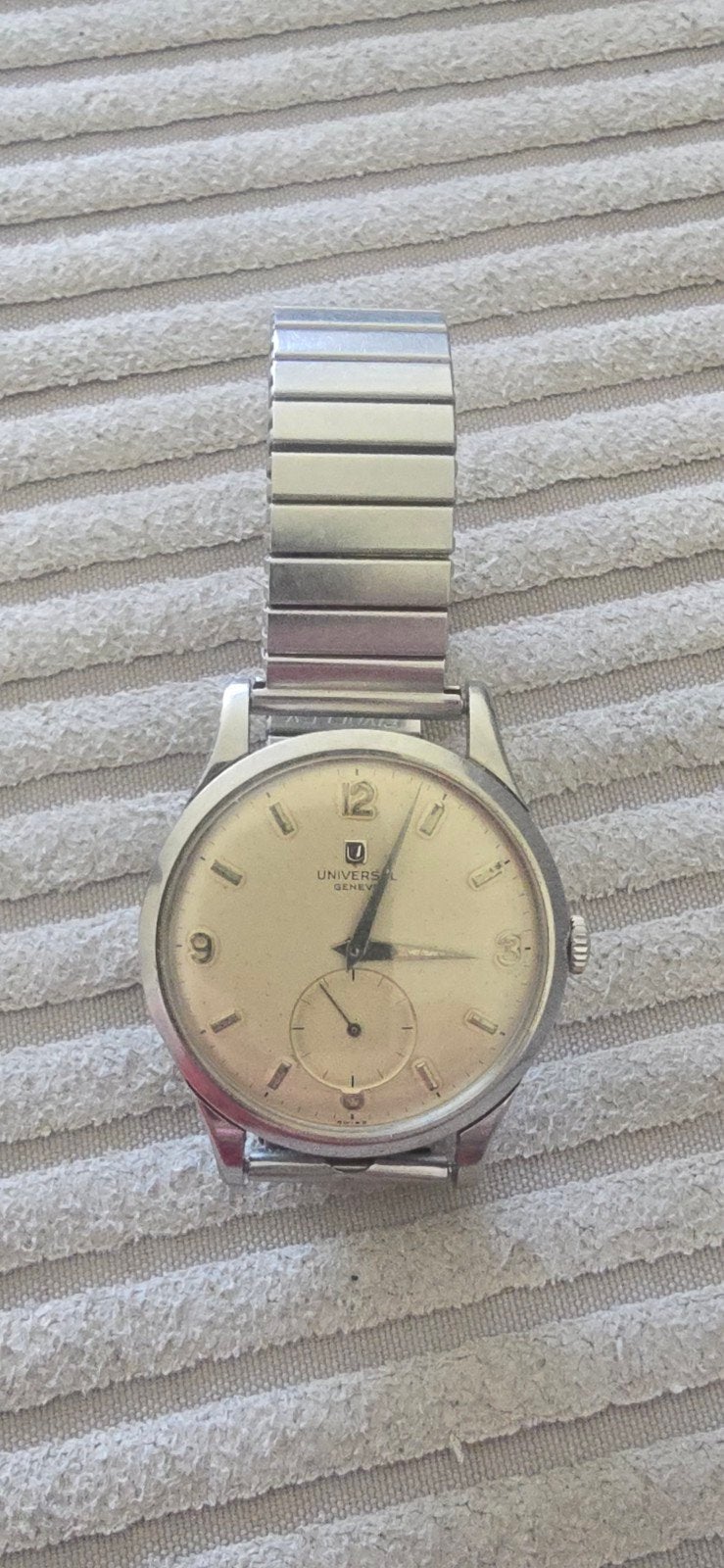 Universal Geneve horloge, Ophalen