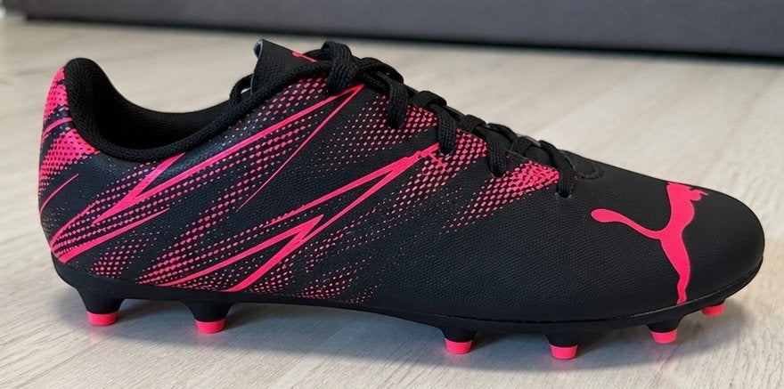 Puma Voetbalschoenen Zwart/Roze Maat 38 - Nieuw in Doos, Ophalen of Verzenden, Nieuw, Schoenen