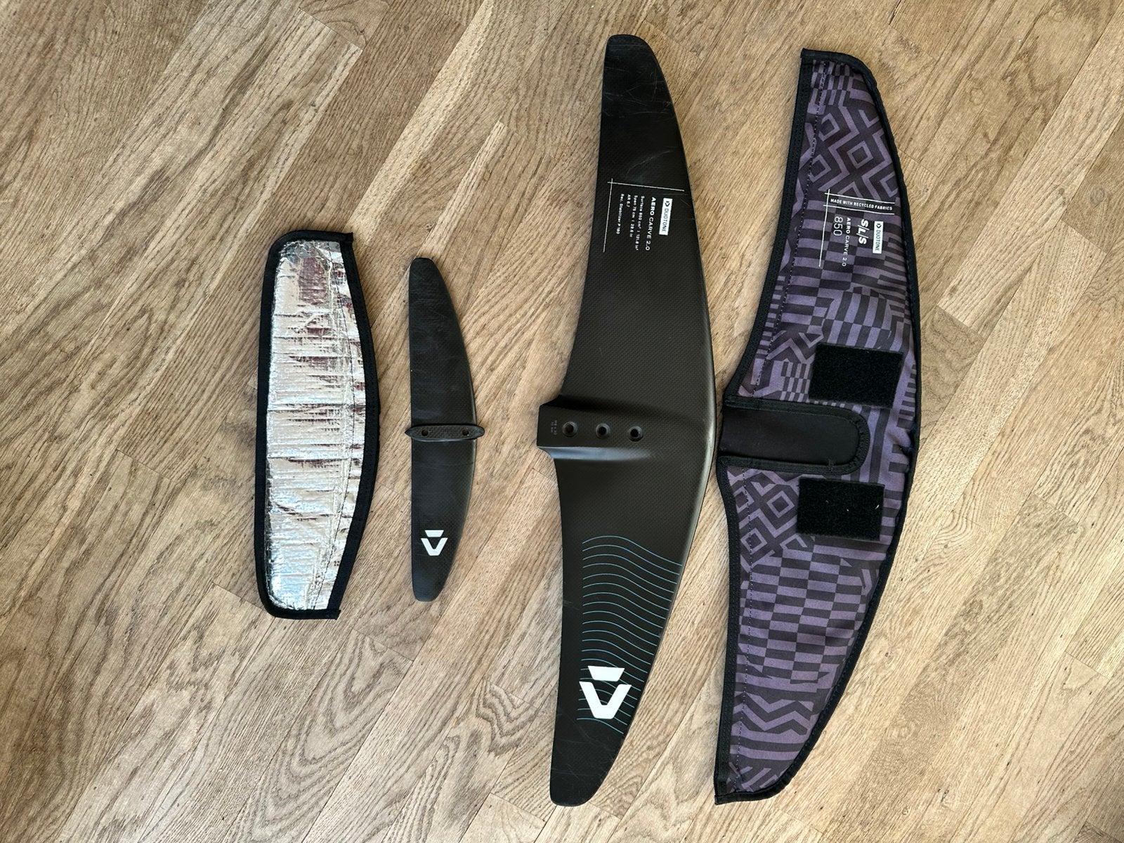Duotone Aero Carve 2.0 SLS 850 + P180 stabilizer goede staat, Ophalen of Verzenden, Zo goed als nieuw, Wingsurf-board