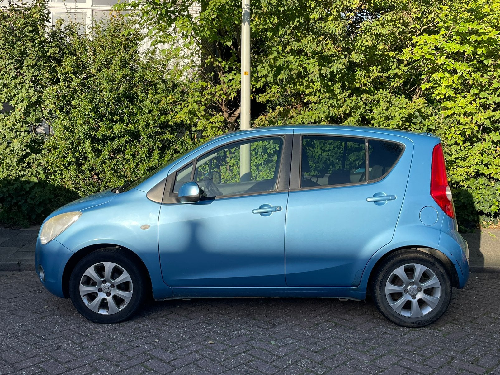 Opel Agila 1.2 automaat | zuinig & betrouwbaar | met airco!, Auto's, Stof, 40 €/maand, 4 cilinders, Blauw