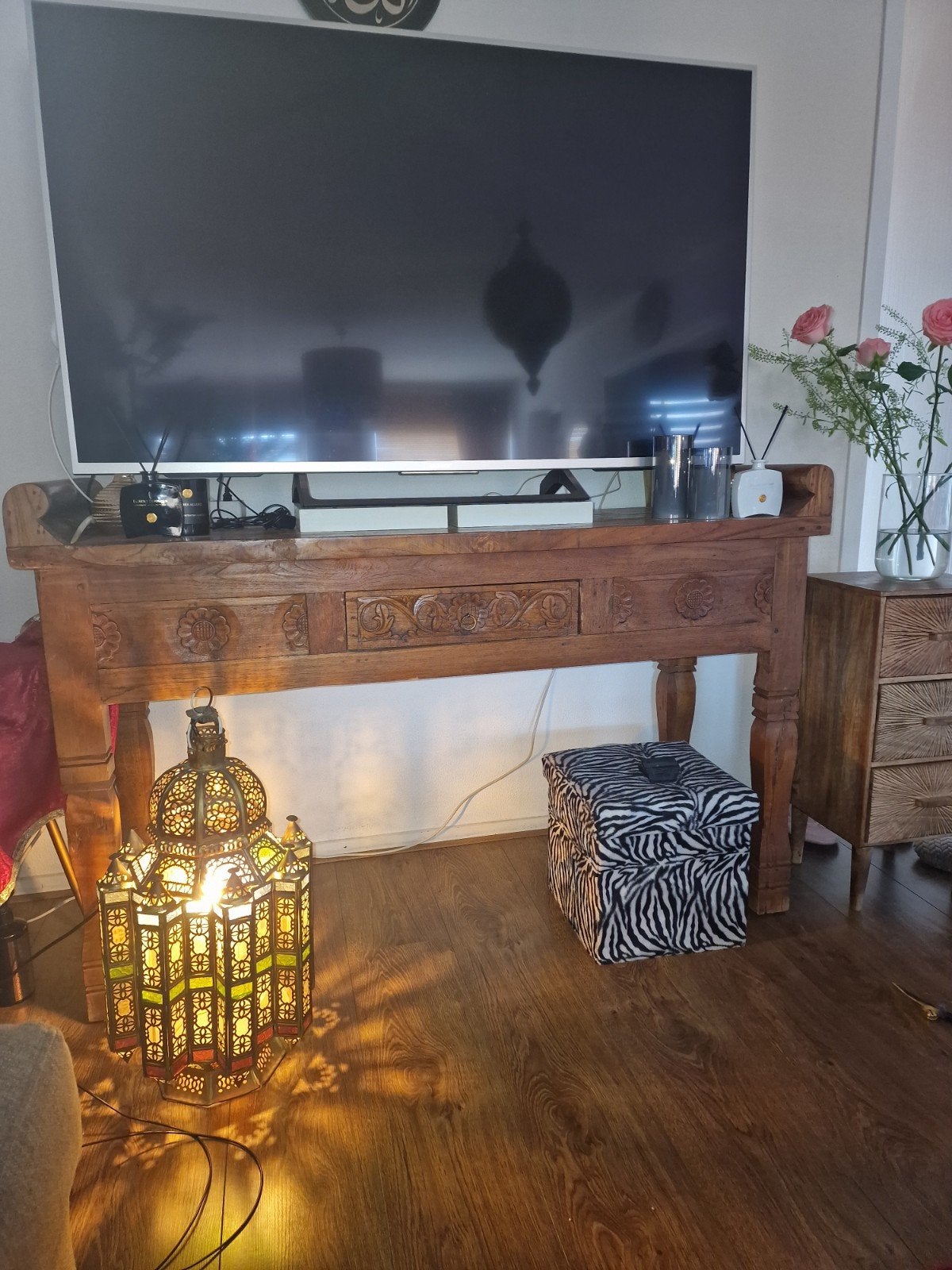Handgemaakt Indonesisch TV-meubel / bijzettafel, Ophalen, Gebruikt, Indonesisch, Handgemaakt, Exotisch, 150 tot 200 cm