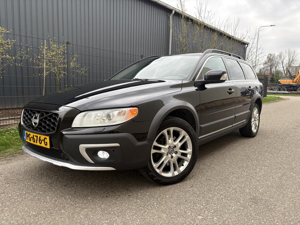 Volvo XC70 2.4 D5 Summum / AUTOMAAT / SCHUIFDAK / NAVI / CRU, Automaat, Gebruikt, 197 €/maand, Zwart