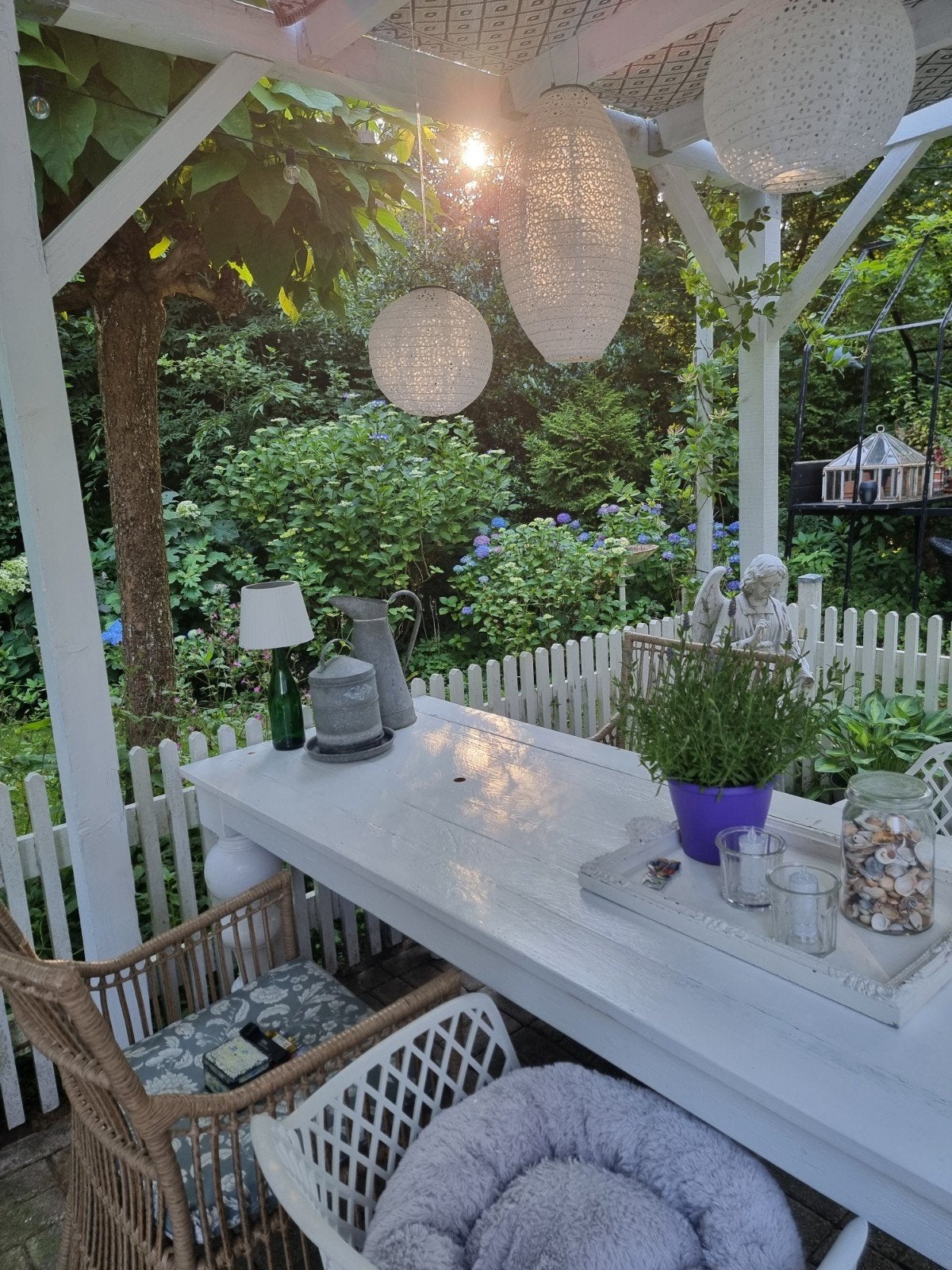 Lange witte houten  tuintafel met stoere bolpoten, Ophalen, Gebruikt, Rechthoekig