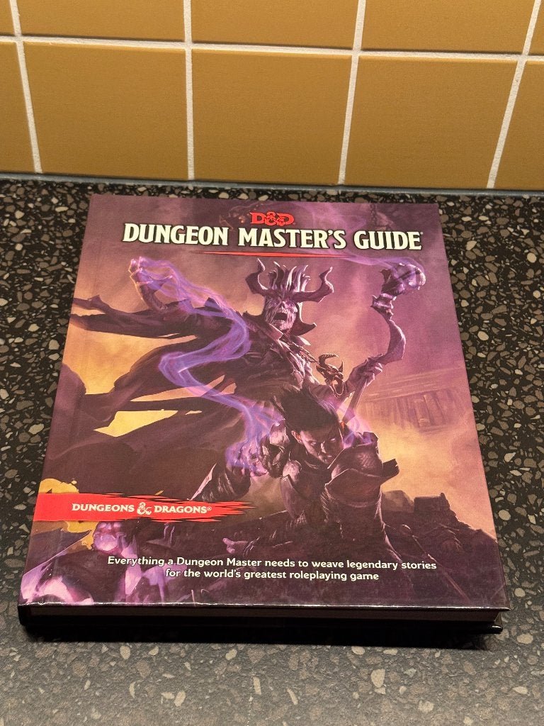 Dungeons Dragons 5e Dungeon Master Guide, Verzenden, Zo goed als nieuw, Wizards of the Coast