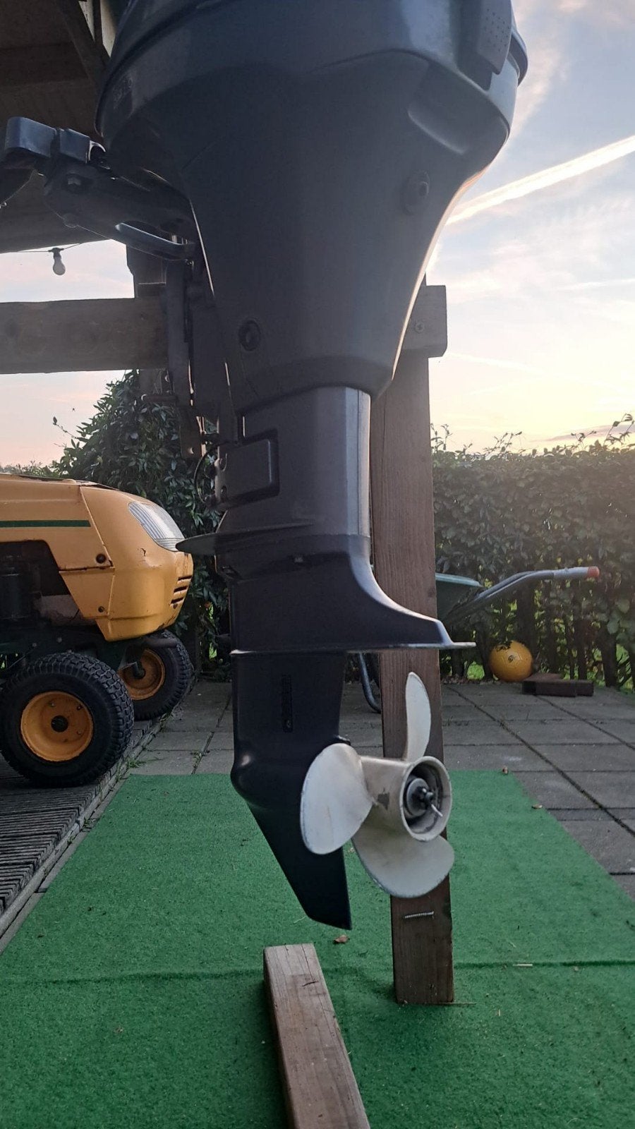 Foto 4 van Yamaha 8pk 4-takt buitenboordmotor kortstaart, brandstoftank