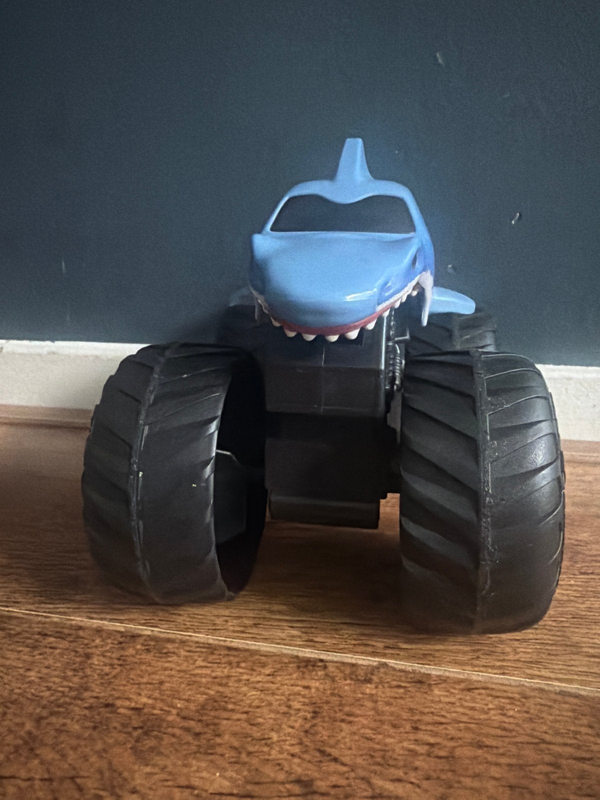 Monster Jam Megalodon Shark Monster Truck Speelgoed, Kinderen en Baby's, Ophalen of Verzenden, Gebruikt