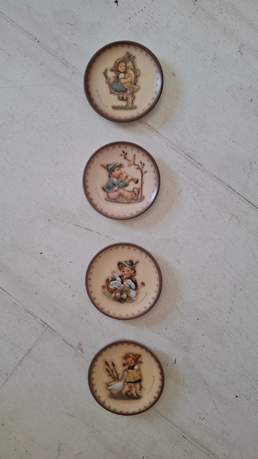 Goebel: hummel kleine wandbordjes/ schaaltjes, Ophalen of Verzenden, Zo goed als nieuw, Gebruiksvoorwerp